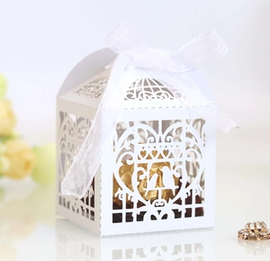 Scatola per Caramelle Matrimonio Intagliata Laser Cuore Uccelli in Carta Perla Artificialta Con Nastro per Decorazione Festa Fidanzamento