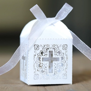 Hollow Out Cross Candy Box Artificial Pearl Paper Gift Box With Organza Ribbon For Baptism Wedding First Communion Favor Packaging