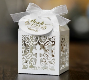European Laser Cut Hollow Candy Box White Cross Pattern Pearl Paper Gift Box With Ribbon Round Tag For Wedding Party Favors