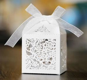 European Laser Cut Rose Floral Hollow Out Candy Box Pearlescent Paper Favor Boxes With Ribbon For Wedding Party Celebration