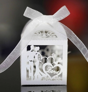 Boîtes de Dragées Mariage Découpées au Laser Papier Perlé Coeur Mariée Marié Ruban Boîtes Cadeaux Pour Décoration de Table de Mariage