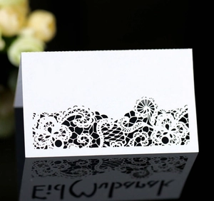 Elegant Laser Cut Lace Floral Place Cards Pearlescent Paper Table Name Cards For Wedding Banquet Party Event Decoration