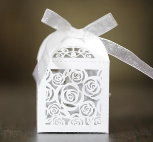 Eleganter Laserschnitt Rose Blume Hochzeit Zuckerdose Perlpapier Geschenkbox Mit Band Für Party Favor Schmuck Geschenk Lagerung