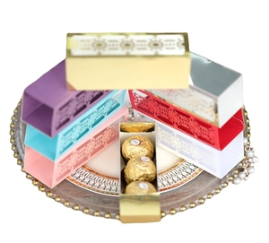 Laser-cut snowflake candy boxes in gold and silver pearl paper for festive parties