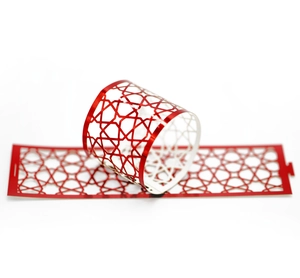 Eleganter roter Serviettenring mit Laser-Cut-Sternenmuster für Hochzeits- und Partydekoration