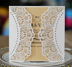 Invitation de mariage élégante en dentelle découpée au laser avec insert en papier kraft