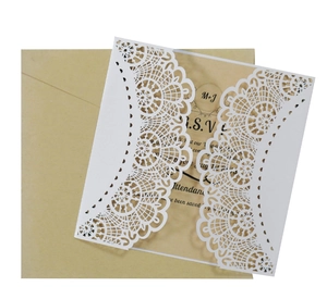 Faire-part de mariage élégant en dentelle blanche découpée au laser avec enveloppe kraft