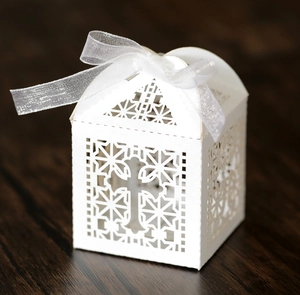 Elegant Laser Cut Cross Hollow Candy Box White Artificial Pearl Paper Gift Box With Ribbon For Wedding Baptism Religious Party Favors