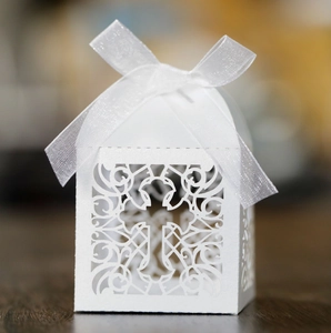 Lasergeschnittene Hohle Kreuz Geschenkbox Mit Band Perlpapier Süßigkeiten-Box Für Hochzeit Taufe Religiöse Feier