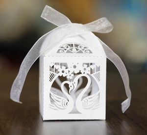 Laser Cut Swan Hollow Candy Box Artificial Pearl Paper Gift Box With Ribbon For Wedding Party Valentine's Day Event Decoration