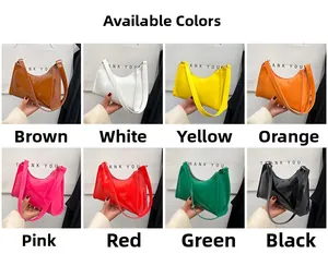 Vue détaillée en grille présentant huit couleurs vives des sacs hobo en cuir verni brillant