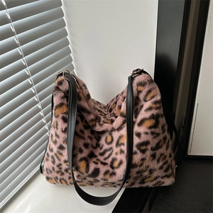 Women Leopard Print Plush Tote Bag Winter Faux Fur Shoulder Bag Large Capacity Minimalist Handbag Travel Fashion Purse