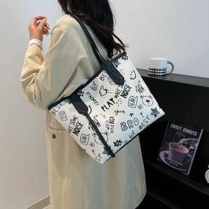 Grand sac cabas blanc avec imprimés graffiti de dessins animés noirs et fines bandoulières