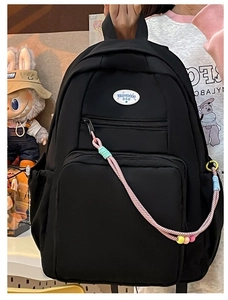 Zaino ita bag nero con finestra trasparente e ciondolo di perline colorate