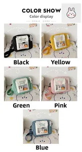 Détails des sacs bandoulière en toile avec breloques lapin et fenêtre en PVC transparente
