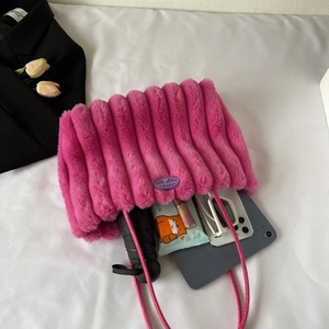 Borsa tote in ecopelliccia fucsia con grande capienza per tablet e cosmetici