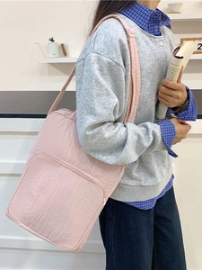 Grande borsa a tracolla trapuntata in nylon rosa per donna, perfetta per ufficio e scuola