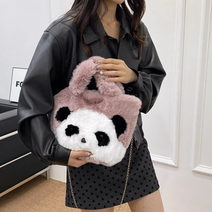 Sac seau panda mignon en fausse fourrure rose et blanche avec bandoulière dorée