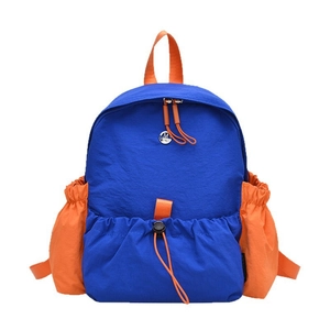 Minimalistischer blau-oranger Nylon Rucksack mit großem Fassungsvermögen und M-Logo