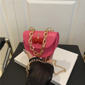 Mini Sac à Épaule Femme Tendance en Cuir Synthétique Sac Bandoulière Avec Décoration Cerise en Strass Poignée Chaîne Dorée