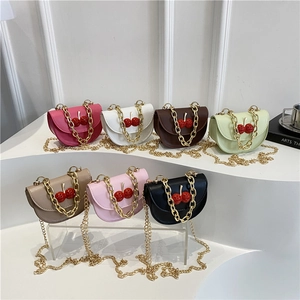 Mini sacs bandoulière selle en cuir PU avec cerises et bandoulières dorées