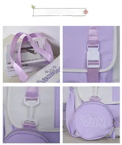 Gros plan sur le tissu Oxford violet, bandoulière renforcée et détail de la mini-poche