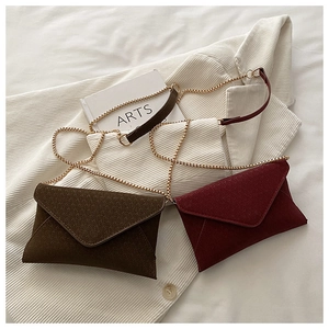 Detailed knit texture and golden chain strap of vintage envelope crossbody bags