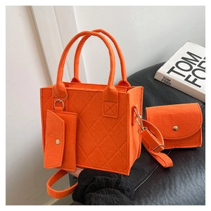Detailansicht des orangefarbenen Steppfilz Handtaschen Sets mit Rundgriffen und Taschen