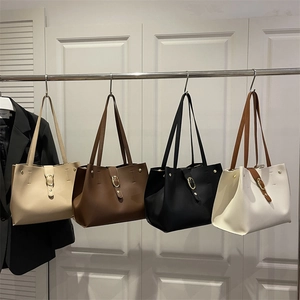 Women Retro Simple Large Capacity Shoulder Bag Synthetic Leather Tote Bag With Metal Belt Buckle Casual Commuter Handbag