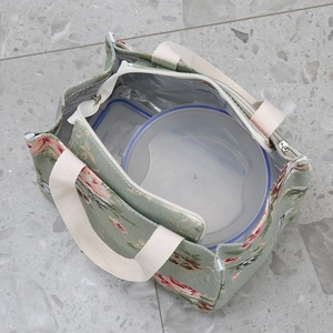 Green canvas bucket lunch bag with floral print and thermal aluminum foil lining