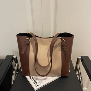 Chic two-tone tote bag with adjustable shoulder straps for daily commuting and large capacity