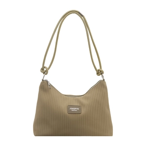 Sac à bandoulière minimaliste vert olive avec plis rayés et détail de nœud sur la sangle