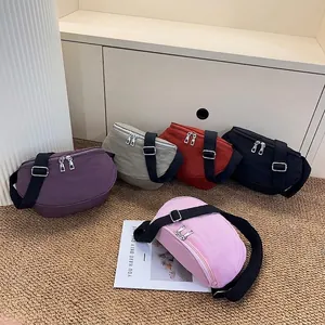 Sac à Bandoulière en Tissu Oxford Imperméable pour Femmes Sac de Poitrine Minimaliste Demi-Lune pour Cyclisme Sportif Sac Banane