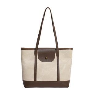 Sac cabas bicolore crème et marron avec rabat en cuir rétro pour le transport quotidien