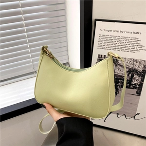 Modische hellgrüne Halbmond-Achseltasche aus glattem PU-Leder für Damen
