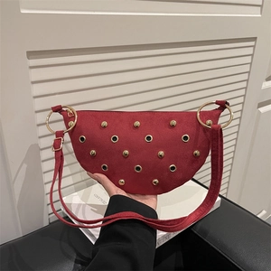 Sac à Épaule Tendance en Cuir Synthétique à Rivets Demi-Lune Grande Capacité Style Motard pour Femme Noir Rouge Brun