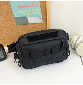 Détails de la sacoche tactique en nylon avec système Molle et découpes au laser précises