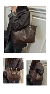 Detailansicht der dunkelbraunen Kunstleder-Tote-Bag mit stilvollen Stern-Metallnieten