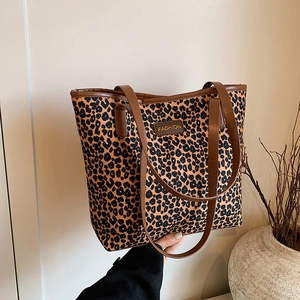 Large capacity leopard print tote bag with brown leather straps and fashion badge decoration