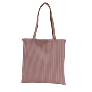 Minimalist藕粉色 pleat tote bag with vertical folds and gold rivet on white background