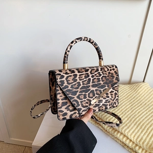 Modische Schultertasche mit Leopardenmuster, Kunstleder, Goldbeschlägen und Tragegriff