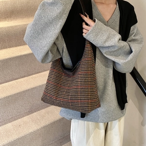 Classic houndstooth tote bag in brown and red tweed with a stylish trapezoid design