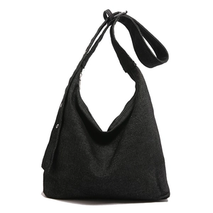 Sac hobo minimaliste en denim noir avec bandoulière réglable et fermeture éclair