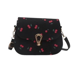 Petit sac à bandoulière noir avec motif cerise et fermoir fer à cheval doré