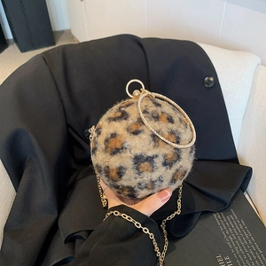 Sac à main sphérique léopard en peluche avec poignée strass et chaîne dorée