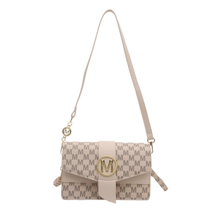 Sac bandoulière beige élégant avec motif monogramme et boucle en métal doré M