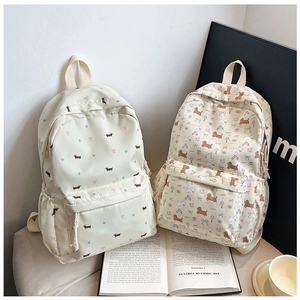 Vue détaillée de deux sacs à dos beige avec imprimés teckel fleuris et poches zippées