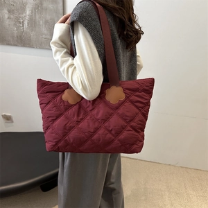 Women Large Capacity Quilted Tote Bag Fashion Korean Style Synthetic Leather Diamond Pattern Shoulder Bag Flower Decor