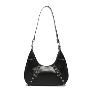 Modische schwarze Hobo-Tasche im Vintage-Y2K-Stil mit Schnallen und silbernen Ösen