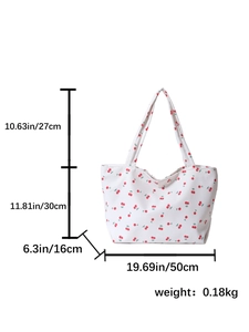 Détails des dimensions et de l'imprimé cerise sur le grand sac cabas en toile blanc